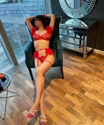 У меня широкий спектр услуг, которые воплотят все твои фантазии 💦💋 Будь уверен, со мной ты окунешься в океан страсти и релакса. Живу в Москве, и мои фото настоящие. У меня множество отличных отзывов от довольных клиентов, которые остались очарованы моей красотой и нежностью. 💖🔥 Позволь себе сделать шаг в мир наслаждения и расслабления со мной, и ты обязательно захочешь вернуться ко мне снова. 🌟😉 Надежда