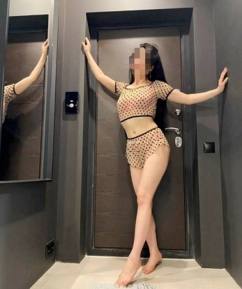 У меня широкий спектр услуг, которые воплотят все твои фантазии 💦💋 Будь уверен, со мной ты окунешься в океан страсти и релакса. Живу в Москве, и мои фото настоящие. У меня множество отличных отзывов от довольных клиентов, которые остались очарованы моей красотой и нежностью. 💖🔥 Позволь себе сделать шаг в мир наслаждения и расслабления со мной, и ты обязательно захочешь вернуться ко мне снова. 🌟😉 Надежда