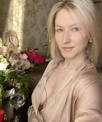Я креативная и нежная компаньонка, с множеством опыта и секретных фантазий. Мои услуги включают все, что может подарить тебе дикое удовольствие и удовлетворение твоих самых сокровенных желаний. Фото в моем профиле говорят сами за себя, и мои клиенты оставляют самые теплые отзывы. Так что не упусти возможность испытать настоящее наслаждение со мной! 😉💫 Анастасия
